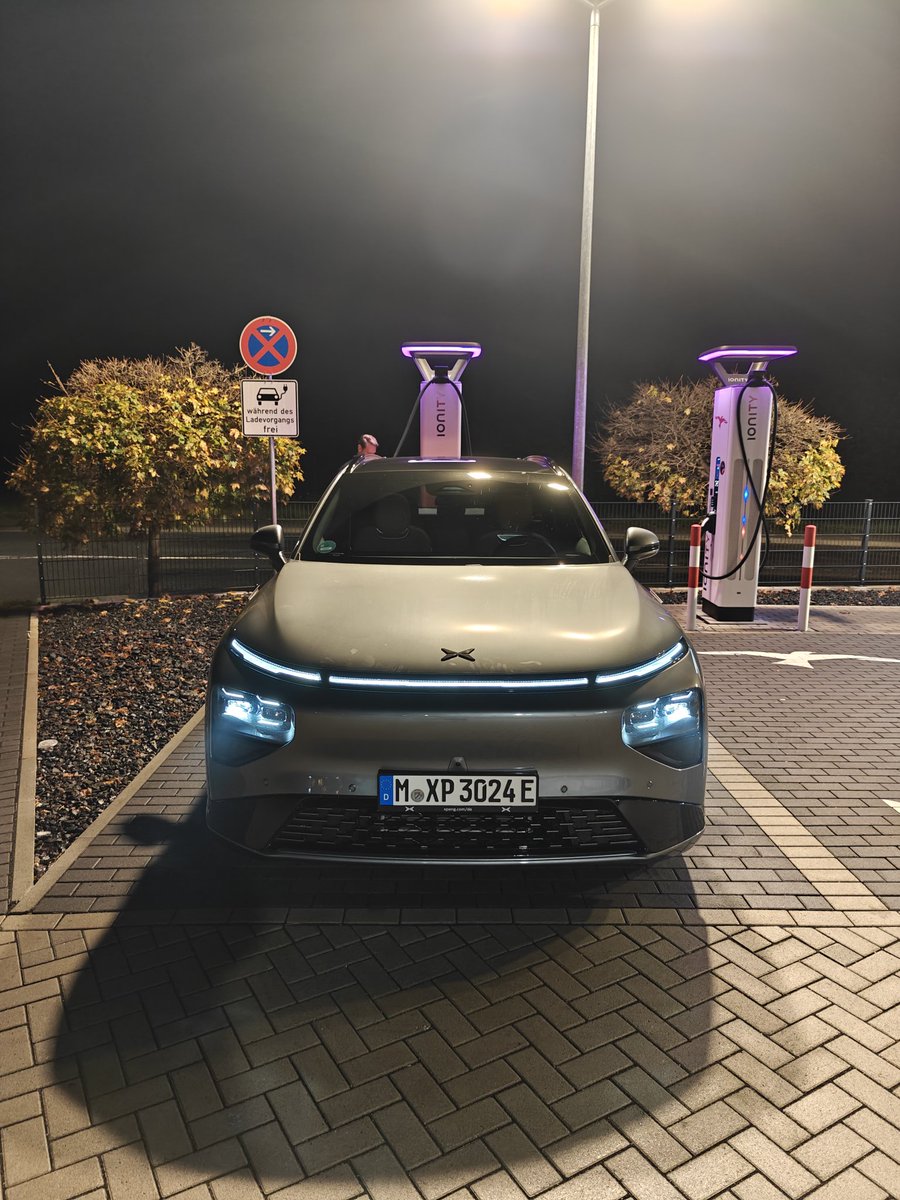 Dominik1409's tweet photo. Auf dem Weg zum #E4Testival am #Hockenheimring! Mit @KasiHupe
Mit dem @XPengMotors #G9Performance
Pures Lademonster 💯 https://t.co/OJo8WvMpTm