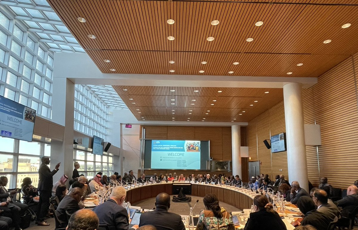 JaimeSaavedra22's tweet image. The 12th Human Capital Ministerial Conclave at @WorldBank #AnnualMeetings2024 focused on equipping youth with skills for an uncertain and fast-changing environment.  Need to accelerate foundational learning (literacy and numeracy), reducing #LearningPoverty by half, provide…