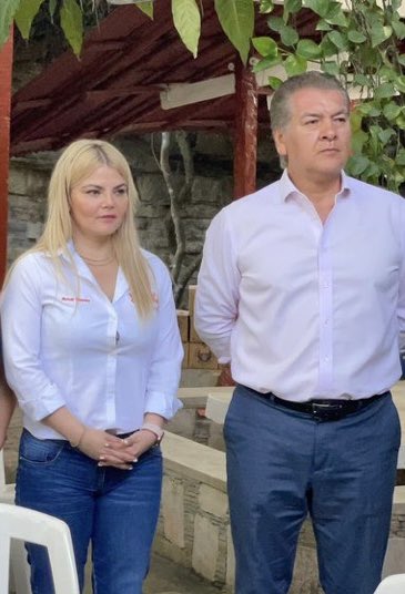 pegacendelconde's tweet photo. Adriána Marvely Costanzo.
Presidenta del Consejo Estatal de Movimiento Ciudadano de SLP.

Por un San Luis y una huasteca potosina en movimiento.

Escuchando a la gente, para construir juntos el futuro… #HuastecaPotosina #CdValles
@MarvelyCostanzo 
@moyzarate_13 https://t.co/y6YKVYaahs