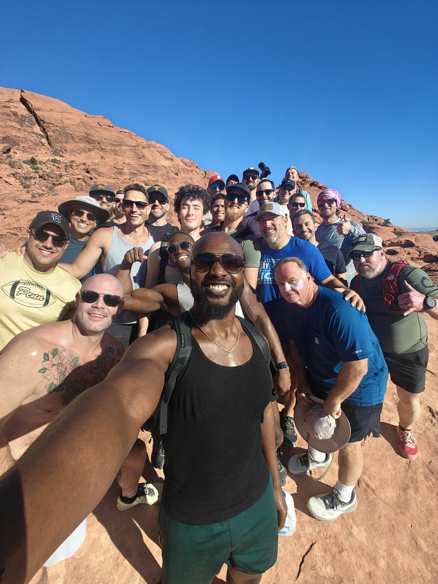 ZubyMusic's tweet photo. 14 mile hike in the Nevada desert today! https://t.co/aKFGplrpve