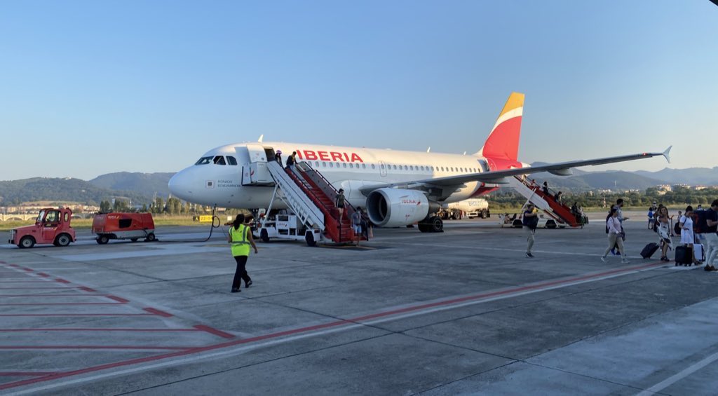 DonostiAir's tweet photo. Egun On! Buenos días!!
SÁBADO
2️⃣6️⃣ de Octubre de 2.024
•••••••••
#MADRID 
con @Iberia🛫 3  🛬 3

con @vueling
 #BARCELONA  🛫 2   🛬 2
••••••••• https://t.co/yLMHRYRjPH