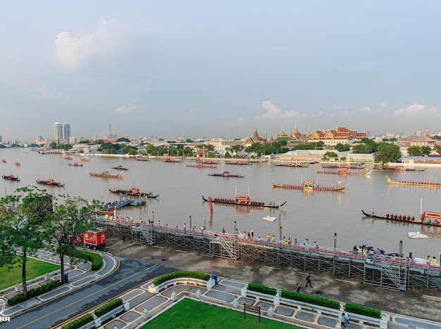 johnsha42's tweet photo. 📌 กองทัพเรือขอเชิญชวนประชาชนชาวไทย ร่วมใจแต่งกายในโทนสีเหลือง และมาร่วมเฝ้าทูลละอองธุลีพระบาทรับเสด็จฯ และชื่นชมพระบารมี ตลอดสองฝั่งแม่น้ำเจ้าพระยา ตั้งแต่สะพานพระราม 8 ถึงวัดอรุณราชวราราม ในวันอาทิตย์ที่ 27 ตุลาคม 2567 ระหว่างเวลา 15:00 น. ถึงเวลา 17:00 น. 

#ขอบคุณเจ้าของภาพ https://t.co/inuA9SO4Fz