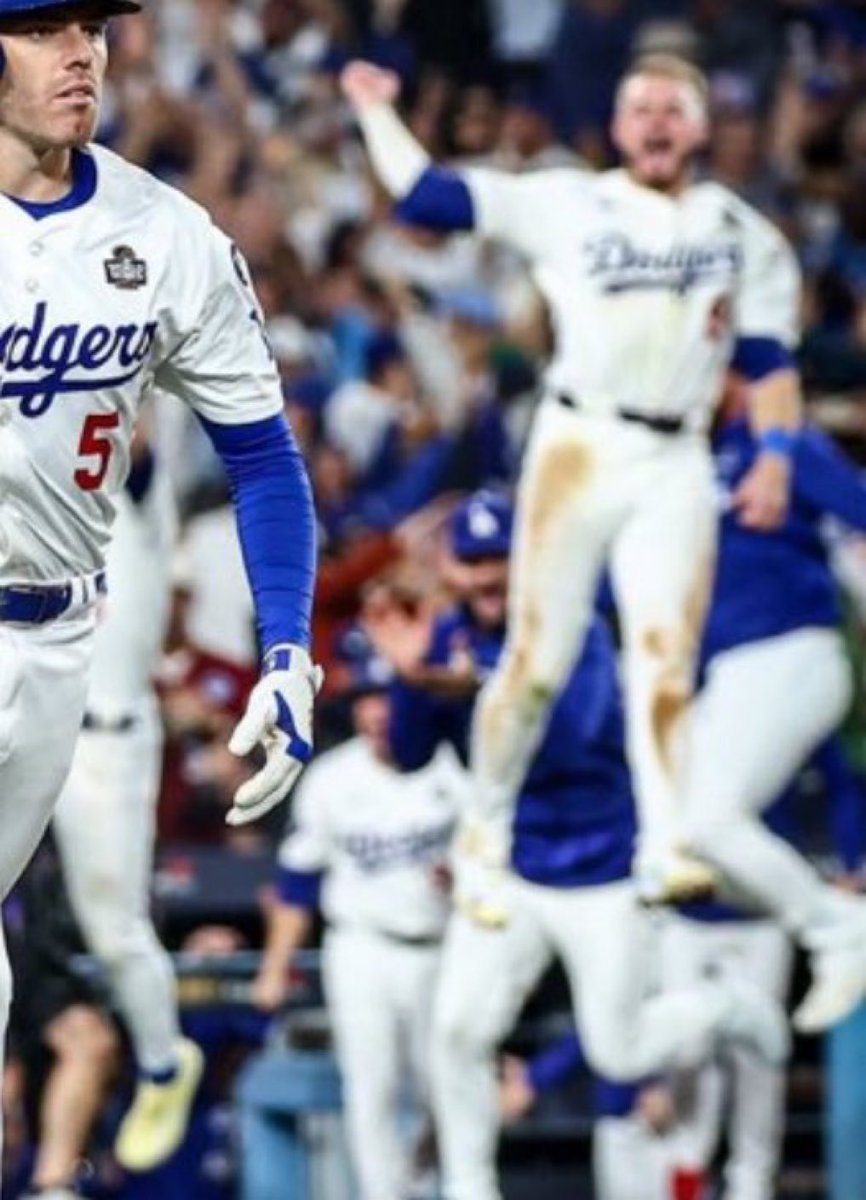 DodgersNation's tweet photo. Holy crap! How high did @TheRealGavinLux jump? https://t.co/bX5KbNtt6L
