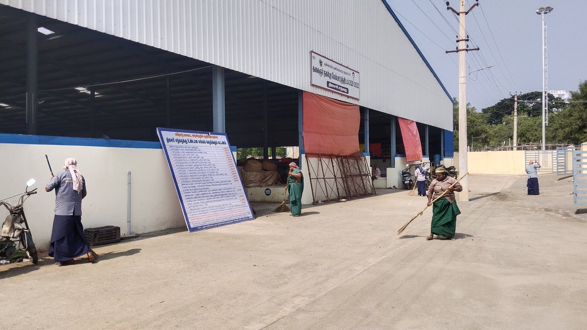 PPMOFFICE1's tweet photo. PUNJAI PULIAMAPATTI MUNICIPALITY - 26/10/2024 - PMCC - MASS CLEANING IN DAILY MARKET ACTIVITIES https://t.co/9rILAsVh8K