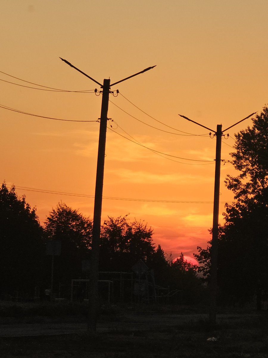 Avacord_TF's tweet photo. @Love_Deepspace Autumn is about beautiful sunsets and some witchcraft https://t.co/DMNCQzBcfj