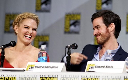 ellaxcresswell's tweet photo. eu amo tanto tanto tanto vocês Jennifer Morrison e Colin O'donoghue https://t.co/YBWMl9DIZN