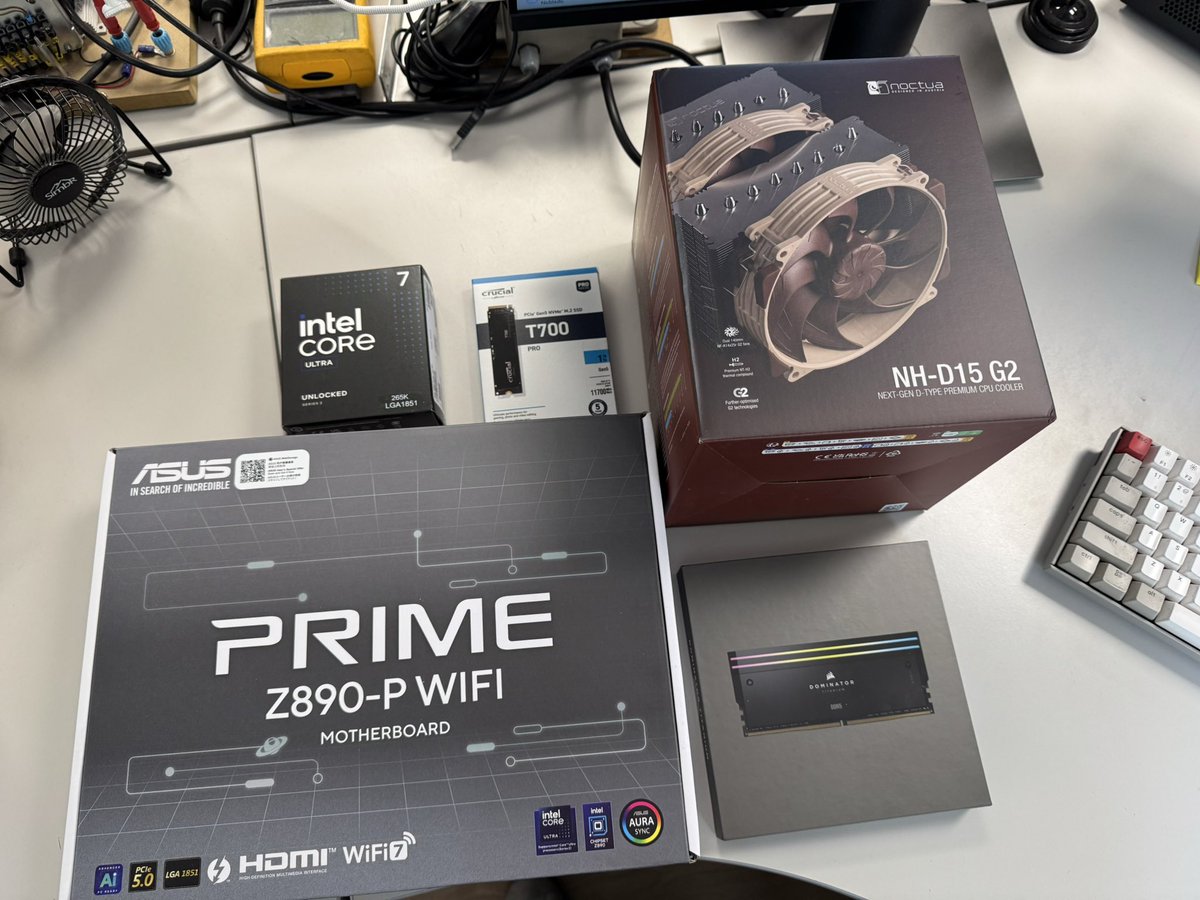 pacozafra's tweet image. Hacía siete años que no actualizaba el ordenata. Ya tocaba. #IntelCoreUltra7 #265K