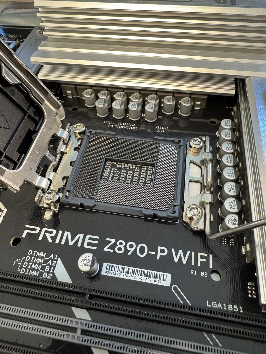 pacozafra's tweet image. Hacía siete años que no actualizaba el ordenata. Ya tocaba. #IntelCoreUltra7 #265K