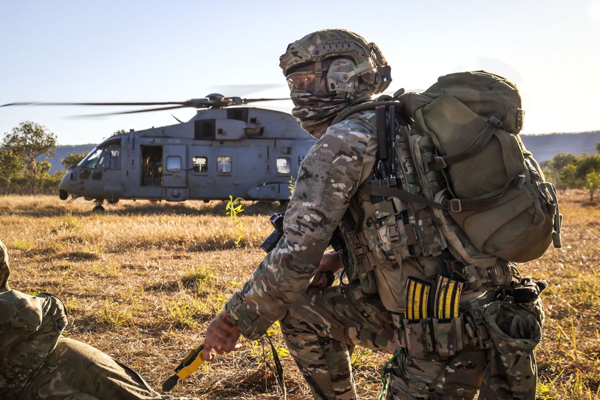 RoyalNavy's tweet photo. To the Outback and back...

Merlins of @845NAS have completed a 12-month mission with Littoral Strike Group South (@RFAArgus and @RFALymeBay) to the Med, SE Asia and Australia supporting @RoyalMarines

🔗 https://t.co/MVjVNhrjF2 https://t.co/vF1XqJ5JCC