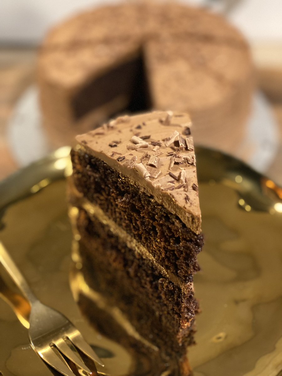 cake_dame's tweet photo. Today’s list
To reserve a slice or a selection please WhatsApp 0861719723 and I’ll have your order ready for collection at the hatch .
Open from 12 to 3 pm . #CaketoGo #Slices https://t.co/bjL58uqNFP