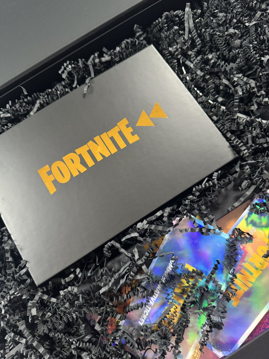 Habe ein extrem cooles Paket für das bestehende Fortnite Remix Chapter 2 Update bekommen😍 Mache dazu noch ein genaueres Video. #EpicPartner #Fortnite