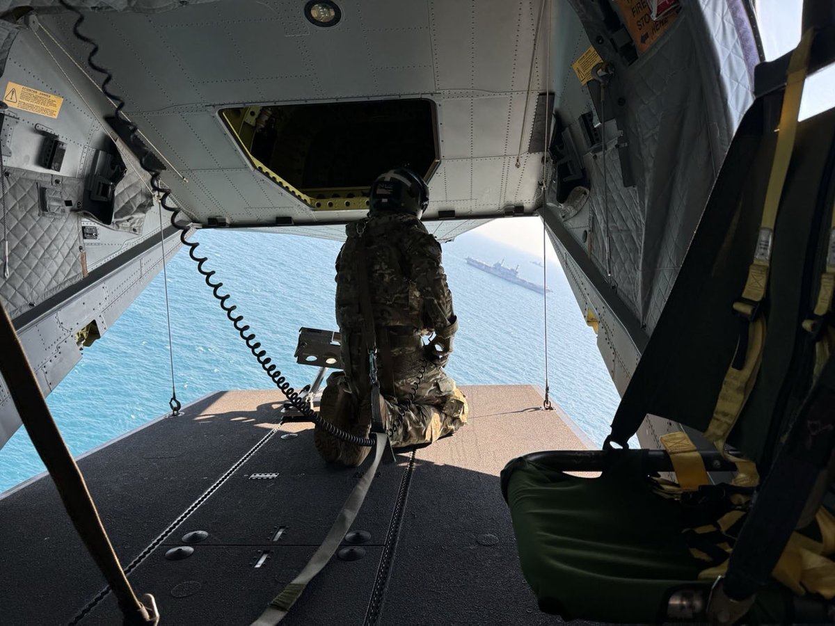 RoyalNavy's tweet photo. To the Outback and back...

Merlins of @845NAS have completed a 12-month mission with Littoral Strike Group South (@RFAArgus and @RFALymeBay) to the Med, SE Asia and Australia supporting @RoyalMarines

🔗 https://t.co/MVjVNhrjF2 https://t.co/vF1XqJ5JCC