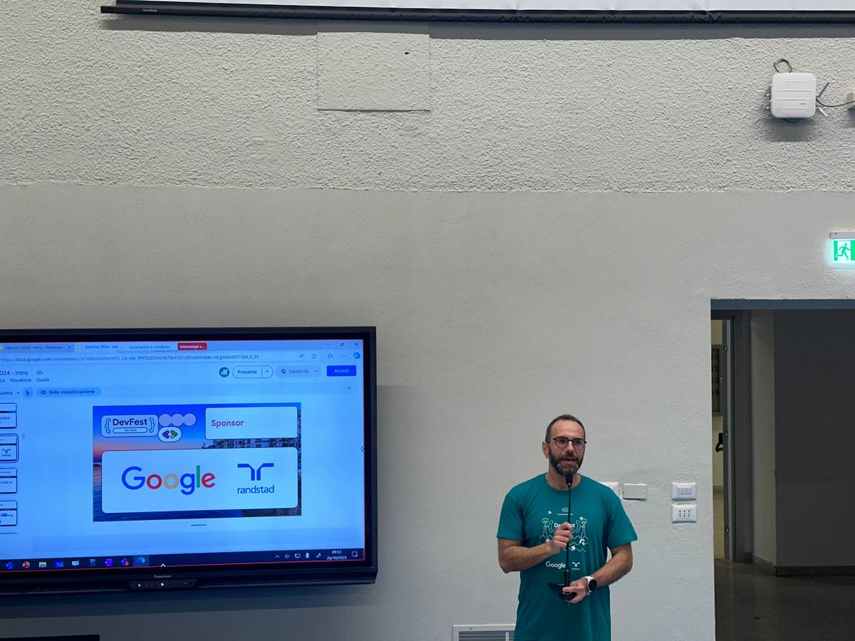 Vertigo87's tweet photo. How many @GoogleDevGroups organisers are needed to kick off #DevFest? 😅🤣😇

On a serious note: congratulations to the @GDGBari team and all volunteers involved for the hard work to make this #DevFest happen! The event is simply a blast 🔥 https://t.co/hoeiiXEw00