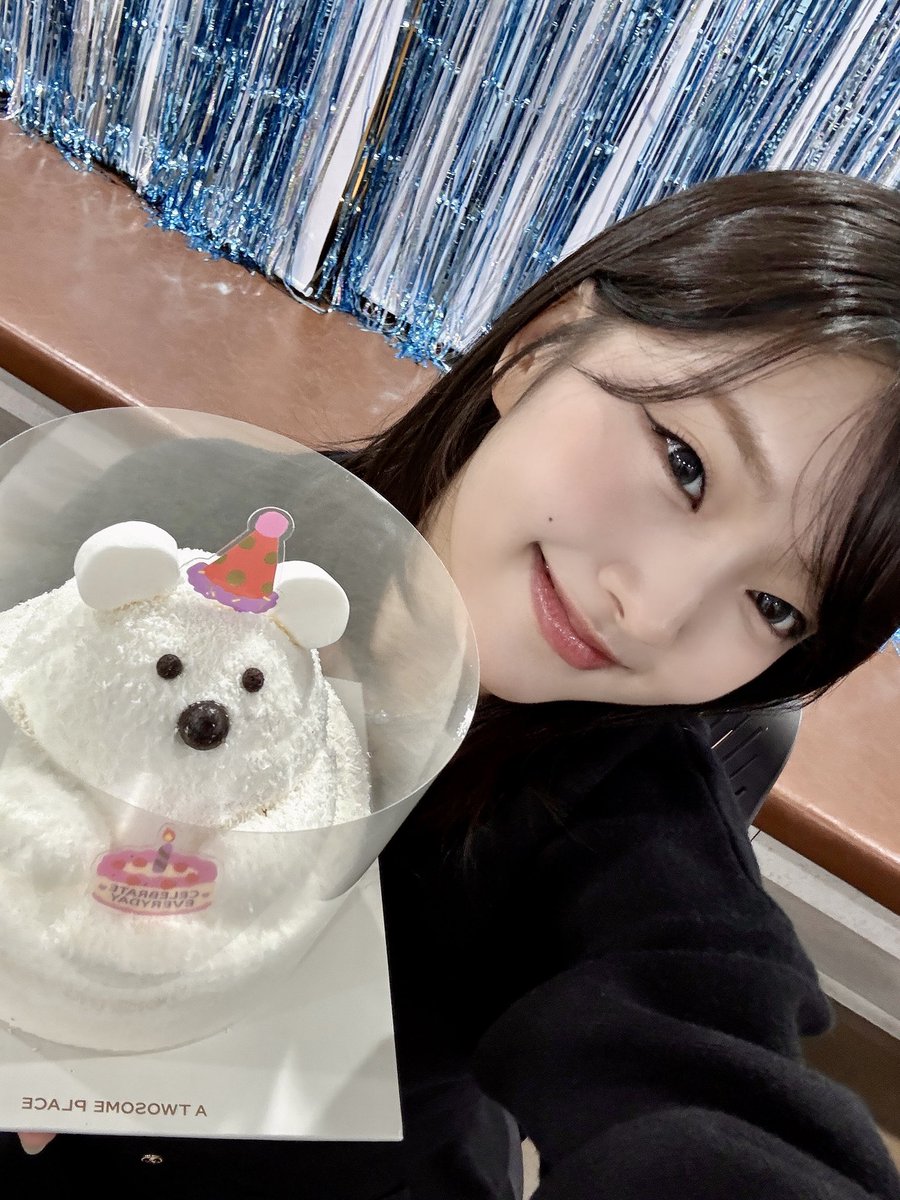 by_Weeekly's tweet photo. [#박소은]
생일 축하해줘서 고마워요 🩵💙
데일리 덕분에 너무너무 행복한 생일이었다!!! 내년 생일 언제오려나..... ⌯>𖥦<⌯ಣ

#Weeekly #위클리 https://t.co/2S0srcjY84