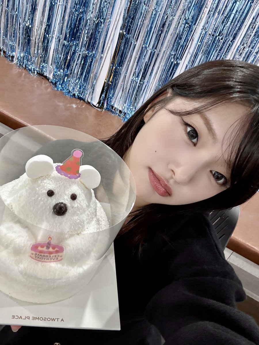 by_Weeekly's tweet photo. [#박소은]
생일 축하해줘서 고마워요 🩵💙
데일리 덕분에 너무너무 행복한 생일이었다!!! 내년 생일 언제오려나..... ⌯>𖥦<⌯ಣ

#Weeekly #위클리 https://t.co/2S0srcjY84