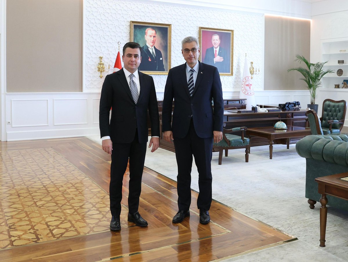 Sağlık Bakanımız Prof. Dr. Kemal Memişoğlu’nu ziyaret ettim.
Ankaraımızla ilgili sorunları ve çözüm yollarını konuşma fırsatı bulduk.
Nazik misafirperverliği dolayısıyla kendisine teşekkür ediyorum.