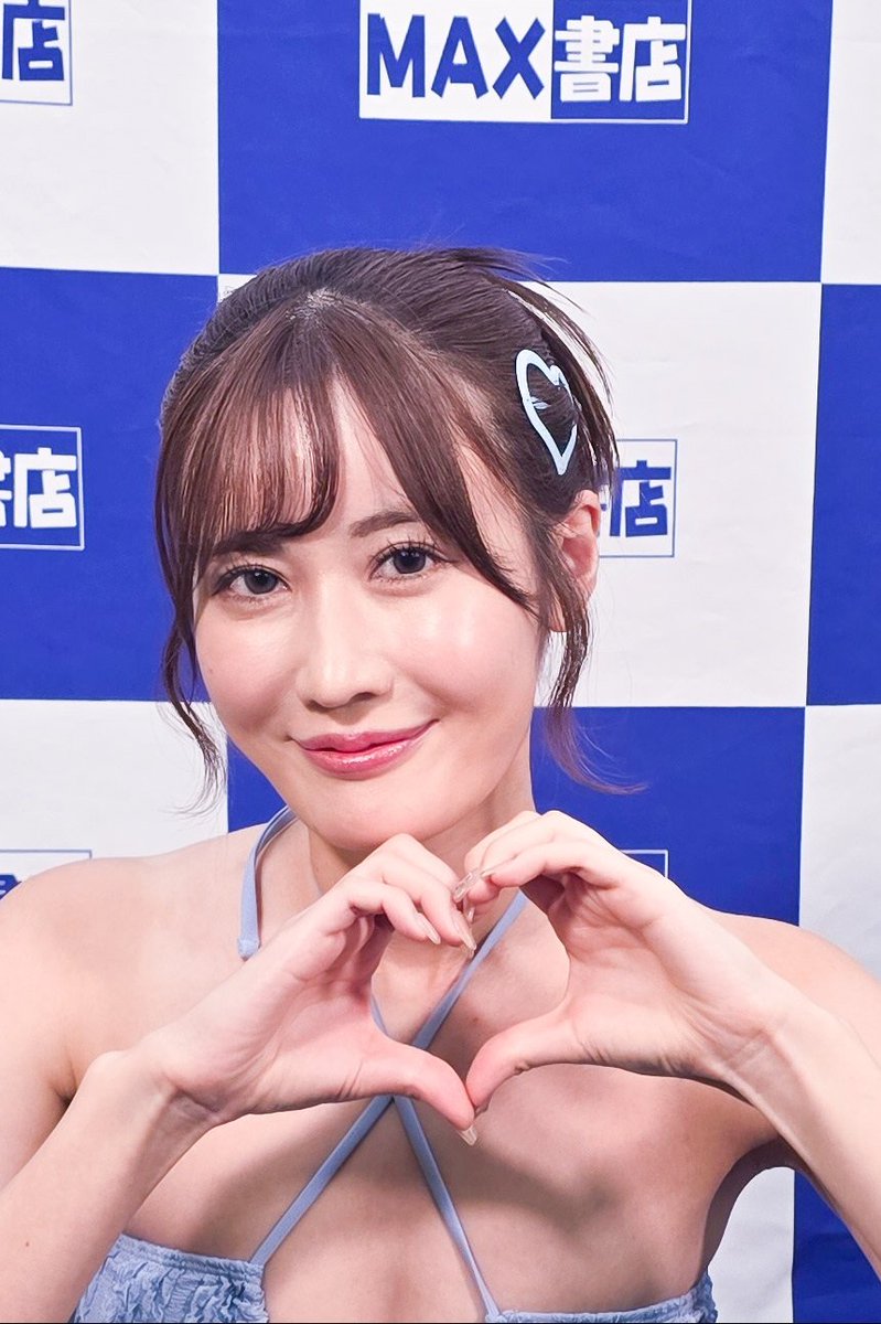 rei7cherry's tweet photo. 仕事バタバタしててあげれてなかった名古屋イベの写真💙🩵
りほちゃんかわいい～
ファンミめっちゃ行きたいのに仕事で行けやんの鬱…🥲 https://t.co/mQkjjqEc1l