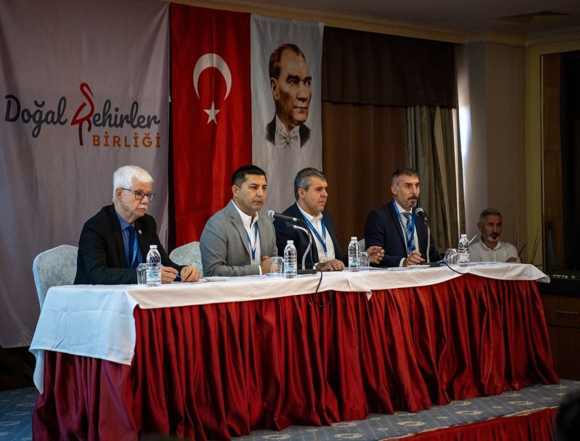Selçuk YILDIZ (@selcukyld) on Twitter photo Doğal Şehirler Birliği Meclis Toplantımızı Birlik Başkanı ve Kuşadası Belediye Başkanı Ömer Günel’in ev sahipliğinde gerçekleştiriyoruz.
Birlik meclisinde aldığımız kararların hayırlara vesile olmasını temenni ediyorum.
#DoğalŞehirlerBirliği
<a href="/KusadasiBel/">T.C. Kuşadası Belediyesi</a> <a href="/omergunel/">Ömer Günel</a> Doğal Şehirler Birliği Meclis Toplantımızı Birlik Başkanı ve Kuşadası Belediye Başkanı Ömer Günel’in ev sahipliğinde gerçekleştiriyoruz.
Birlik meclisinde aldığımız kararların hayırlara vesile olmasını temenni ediyorum.
#DoğalŞehirlerBirliği
<a href="/KusadasiBel/">T.C. Kuşadası Belediyesi</a> <a href="/omergunel/">Ömer Günel</a>