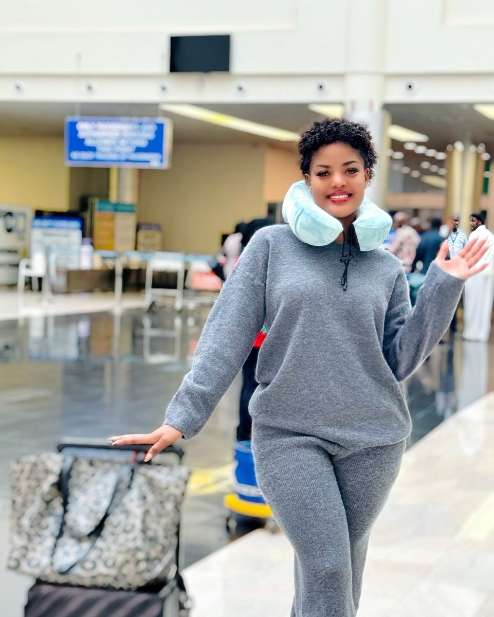 campusnightchat's tweet photo. Artist @avapeace_1 Catching Flights Not Feelings ✈️
#CNCUpdates https://t.co/ST2yeKq9v7