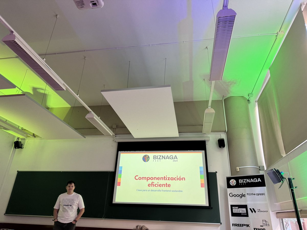 MyWorldLab's tweet image. Orgullosa de @ManuRGDev por su maravillosa charla en @BiznagaFest #Biznagafest2024