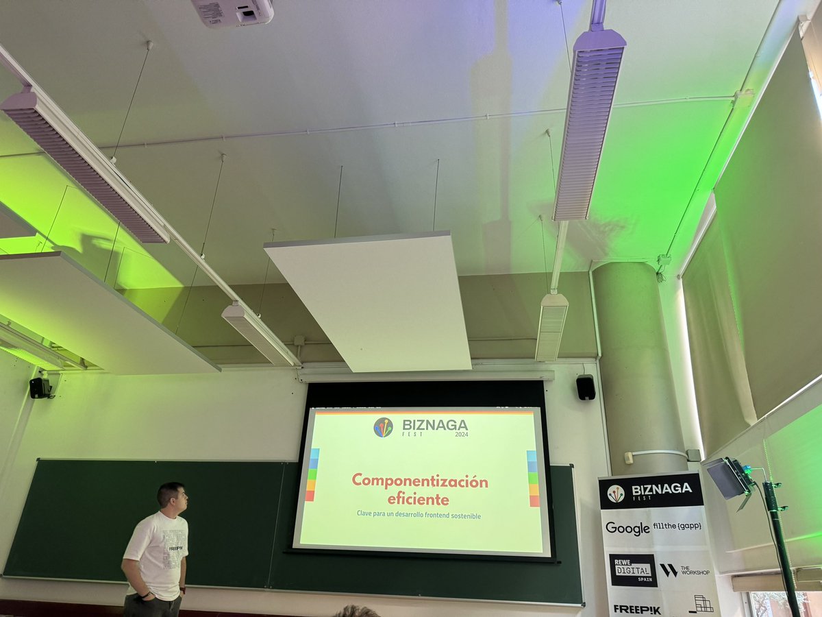 MyWorldLab's tweet image. Orgullosa de @ManuRGDev por su maravillosa charla en @BiznagaFest #Biznagafest2024