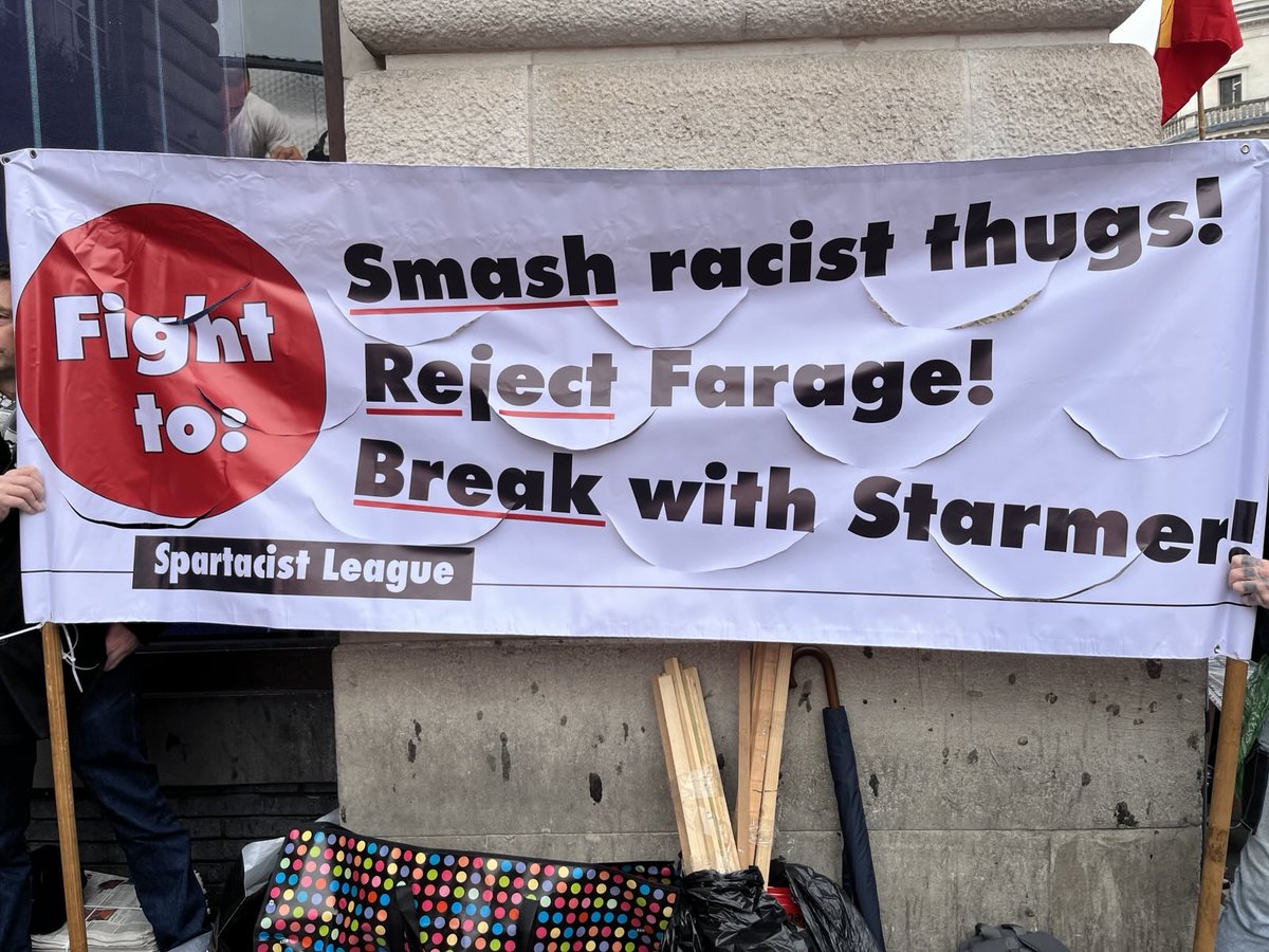 WorkersHammer's tweet photo. At the march against Tommy Robinson in #London. Join our contingent to show your political opposition to the Starmer govt, stooges of the City of London, the main force responsible for decimating #Britain & fuelling the rise of the far right.
#26Oct #unions4unity #FightFascism https://t.co/czsa4QfcdK