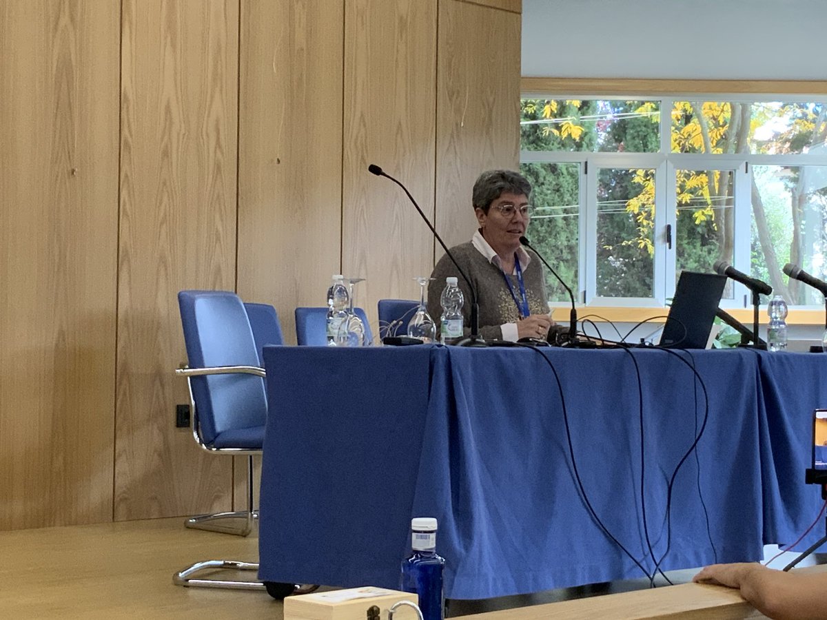 ProfeJota1's tweet photo. Susi presenta en #innovareli24 sus recientes trabajos motivados por el éxito de su creación “Ierusalem Anno Domini”. Se trata de adaptaciones de su juego para usarlas en el aula de Reli con nuestros alumnos. https://t.co/IE5bKByQWQ
