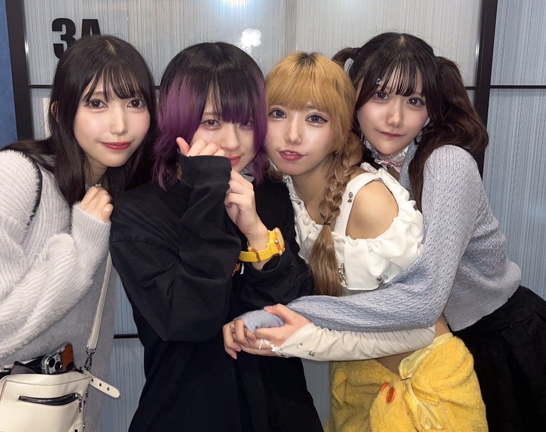 RESNECT_info's tweet photo. 本日もラスト対バン���けつけてくれてありがとうございました🤍

いよいよ次はラストライブ✨
お待ちしてます！ https://t.co/GLi4tO7Aip