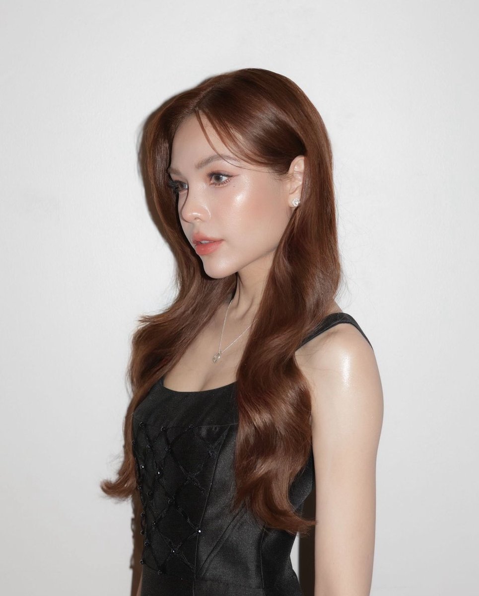 ju21nee's tweet image. : สวัสดีคับ !                               
: ไอ่บ้านนอก จะเสียงดังไปไหนเนี่ย ตกใจหมดเลย