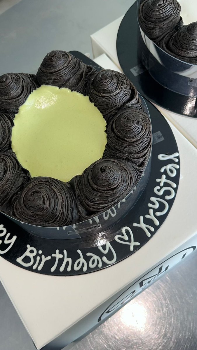 これ近所のパン屋なんで近日私も買って一人で食べますね