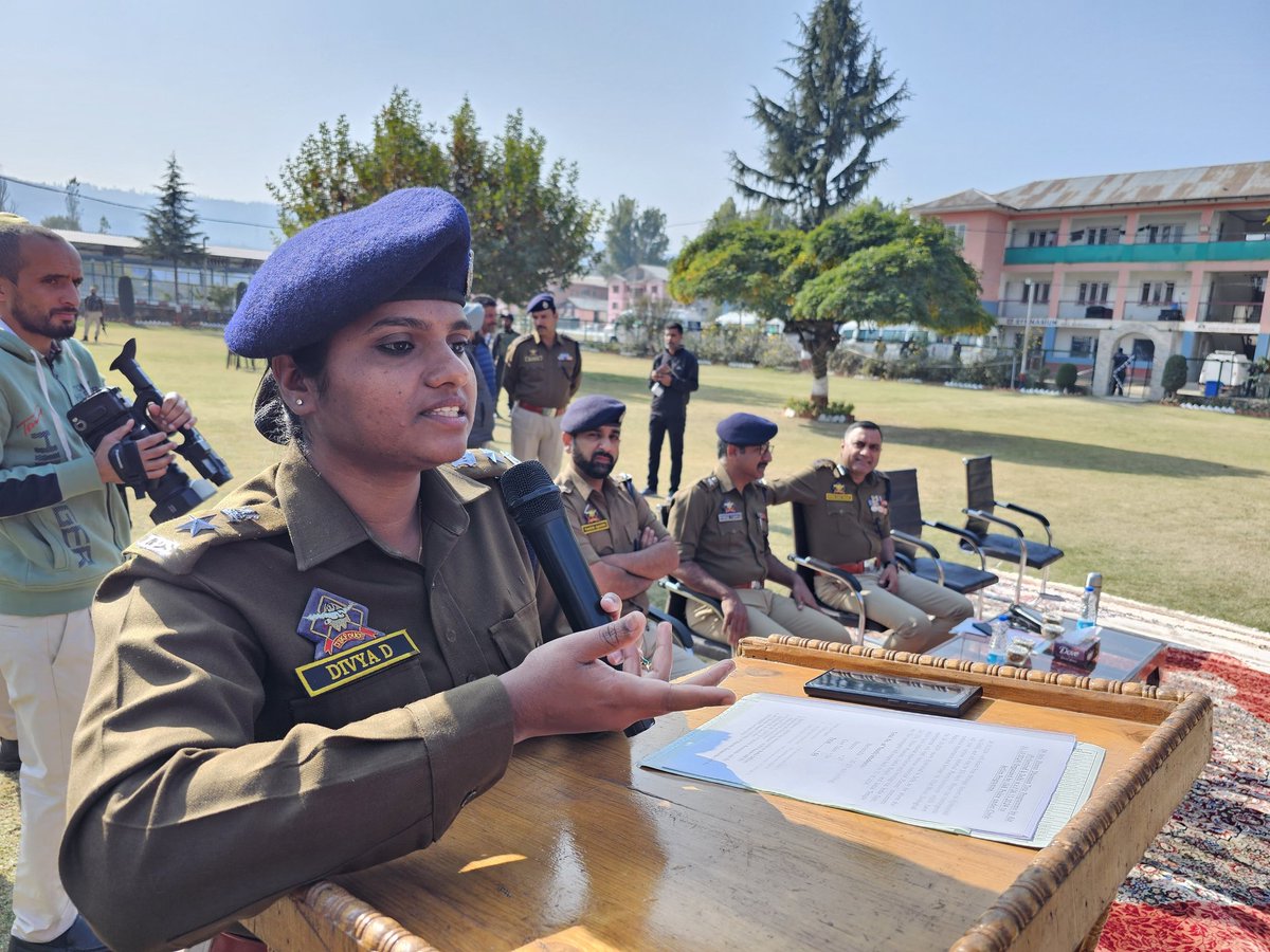 Baramulla Police (بارہمولہ پولیس) (@baramullapolice) on Twitter photo SSP Baramulla, SP PD Sopore accompanied by SP Ops, SP Hqrs & DySP DAR flags off group of students of District Baramulla including PD Sopore for Bharat Darshan Tour under CAP at DPL Baramulla.
<a href="/JmuKmrPolice/">J&K Police</a>
<a href="/KashmirPolice/">Kashmir Zone Police</a>
<a href="/DIGBaramulla/">DIG of Police NKR Baramulla</a>
<a href="/DCBaramulla/">Deputy Commissioner Baramulla</a>
<a href="/Zaidmalik76/">Mohammad Zaid Malik</a>
<a href="/DivyaDev_ips/">Divya Dev</a> SSP Baramulla, SP PD Sopore accompanied by SP Ops, SP Hqrs & DySP DAR flags off group of students of District Baramulla including PD Sopore for Bharat Darshan Tour under CAP at DPL Baramulla.
<a href="/JmuKmrPolice/">J&K Police</a>
<a href="/KashmirPolice/">Kashmir Zone Police</a>
<a href="/DIGBaramulla/">DIG of Police NKR Baramulla</a>
<a href="/DCBaramulla/">Deputy Commissioner Baramulla</a>
<a href="/Zaidmalik76/">Mohammad Zaid Malik</a>
<a href="/DivyaDev_ips/">Divya Dev</a>
