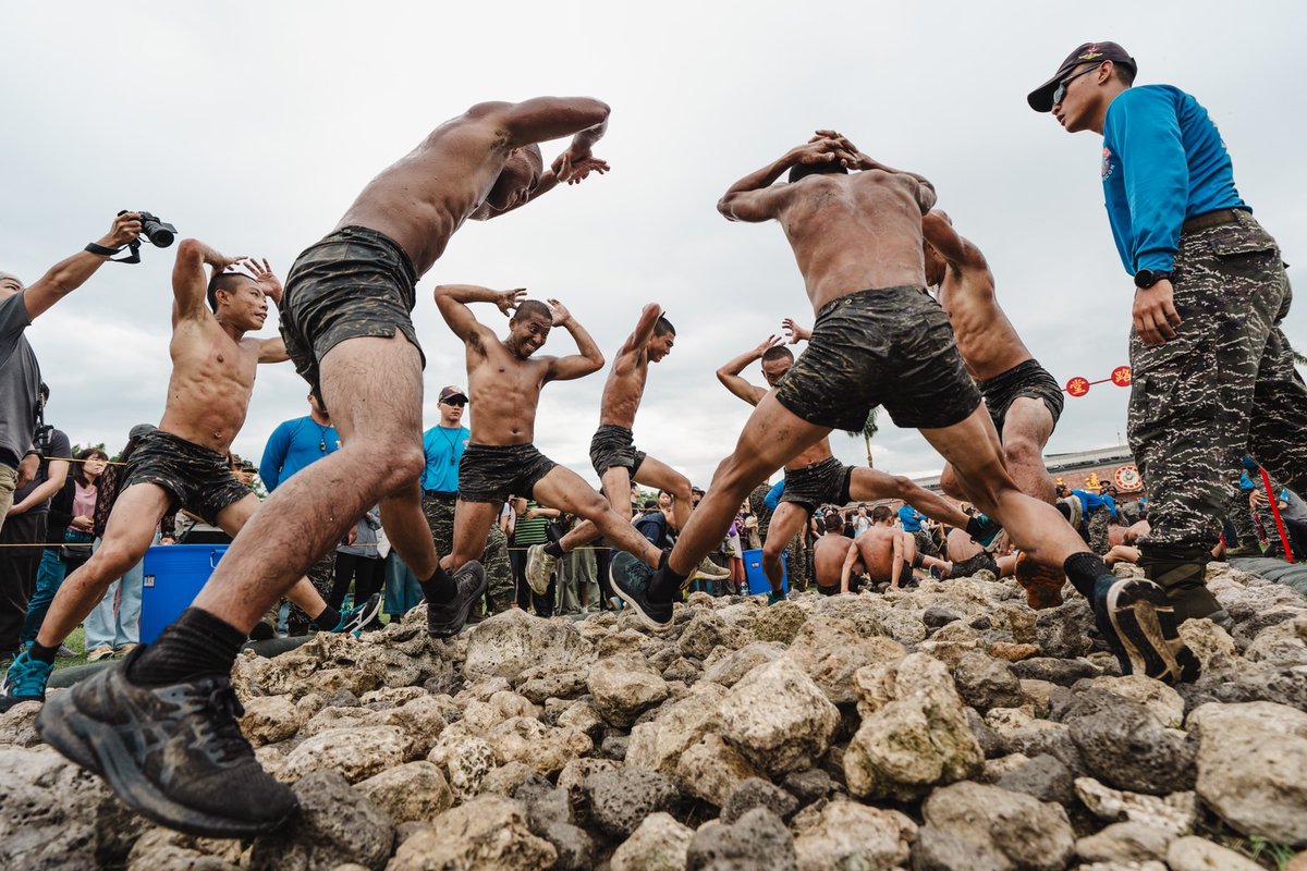 MoNDefense's tweet photo. After six challenging days and five nights, the volunteers entered the final stage of ARP frogman training, known as "Heaven's Road." Congratulations to all the brave souls who passed this ultimate test!

#ROCMC #SemperFi https://t.co/nklcmhQ2kM