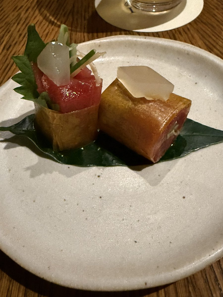 Rockymeranaam69's tweet photo. 1/2 INJA at the Manor Hotel in friends Colony, has an enviable location. In a cul de sac, a little oasis of traffic less peace in crazy Delhi. They have a new menu, the flavors of which are simply terrific. An Indo-Japanese combined flavour profile had me worried BUT #Inja #YUM https://t.co/vqoYNPssTt