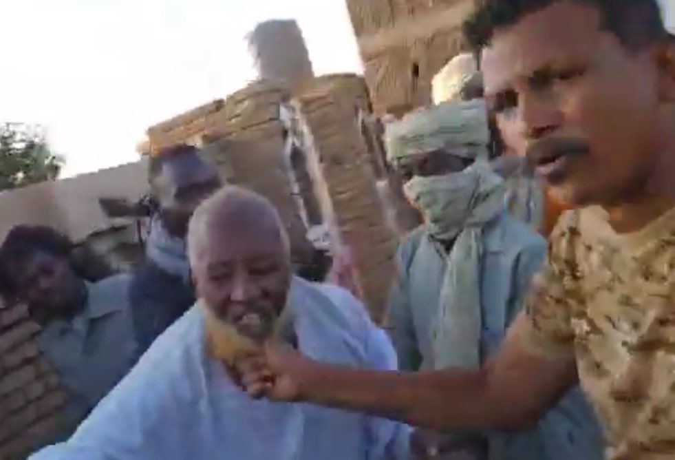 تخيل أن هذه المشاهد، التي لا تعكس ولو ذرة من الفظائع التي يرتكبها أنجاس الدعم السريع في السودان، هي مدعومة بالكامل من دويلة عربية سافلة، لا تجد واديا لنجاسة إلا خاضت فيه بكاملها، هؤلاء السودانيون أبناء الذين بنوها وجعلوا منها دولة، اليوم تقتلهم بعقدة النقص الأبدية، والشر المطلق.