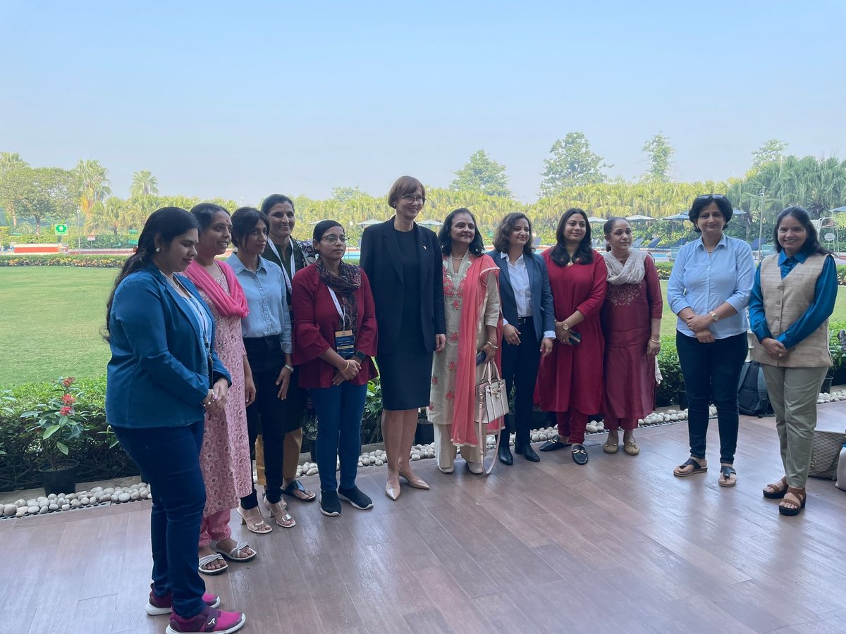Frauenpower 💪: BM <a href="/starkwatzinger/">Bettina Stark-Watzinger</a> tauschte sich mit den Preisträgerinnen des Programms WISER (Women Involvement in Science and Engineering Research) aus, das Teil des <a href="/INDOGSTC/">IGSTC</a> ist und die Förderung des Austausches von Wissenschaftlerinnen aus 🇩🇪 und 🇮🇳 zum Ziel hat.