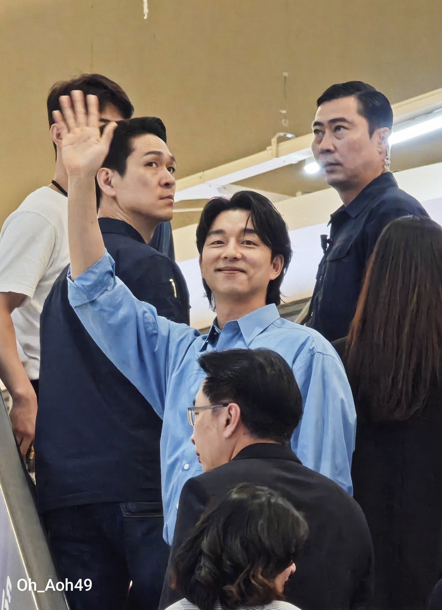 พี่ฟังหนูนะ ถ้าพี่จะจอยกับการมาไทยแบบนี้ พี่จัดงานแฟนมีทได้เลยค่ะ จัดได้เลยยยยยยยย #WelcomeGongYooToThailand
#GONGYOO #공유 #LotussXGongYoo