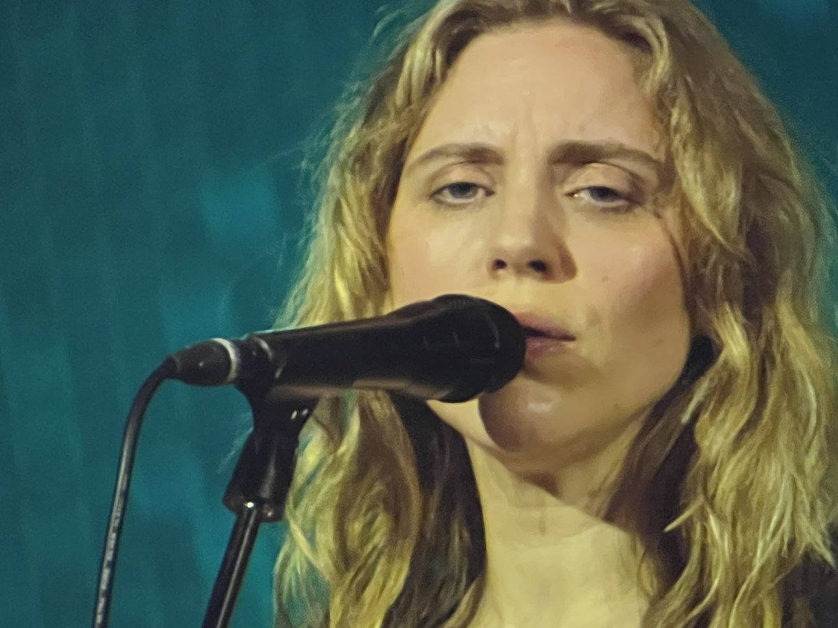 buddli's tweet photo. @BALOISESESSION Immer wenn man denkt, dass es eigentlich besser nicht gehen kann, kommt jemand wie Robert Plant mit Suzi Dian und Saving Grace. Was für ein unglaubliches Erlebnis. #BaloiseSession @RobertPlant https://t.co/65F7Nuv8ec