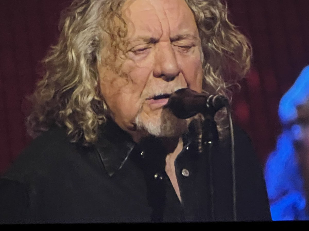buddli's tweet photo. @BALOISESESSION Immer wenn man denkt, dass es eigentlich besser nicht gehen kann, kommt jemand wie Robert Plant mit Suzi Dian und Saving Grace. Was für ein unglaubliches Erlebnis. #BaloiseSession @RobertPlant https://t.co/65F7Nuv8ec