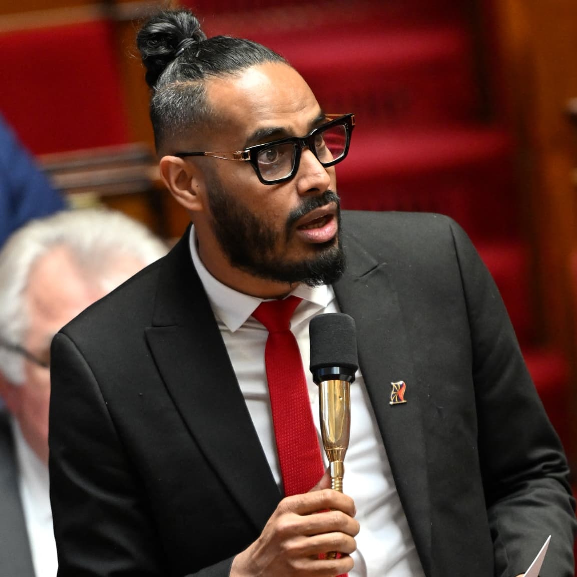 dictavenir's tweet photo. 🚨🇨🇵 FLASH - Un député NFP souhaite interdire la pratique du billard "C'est une activité raciste qui consiste à envoyer la boule blanche frapper la boule noire pour la mettre au trou". https://t.co/AAhBt1HO3b