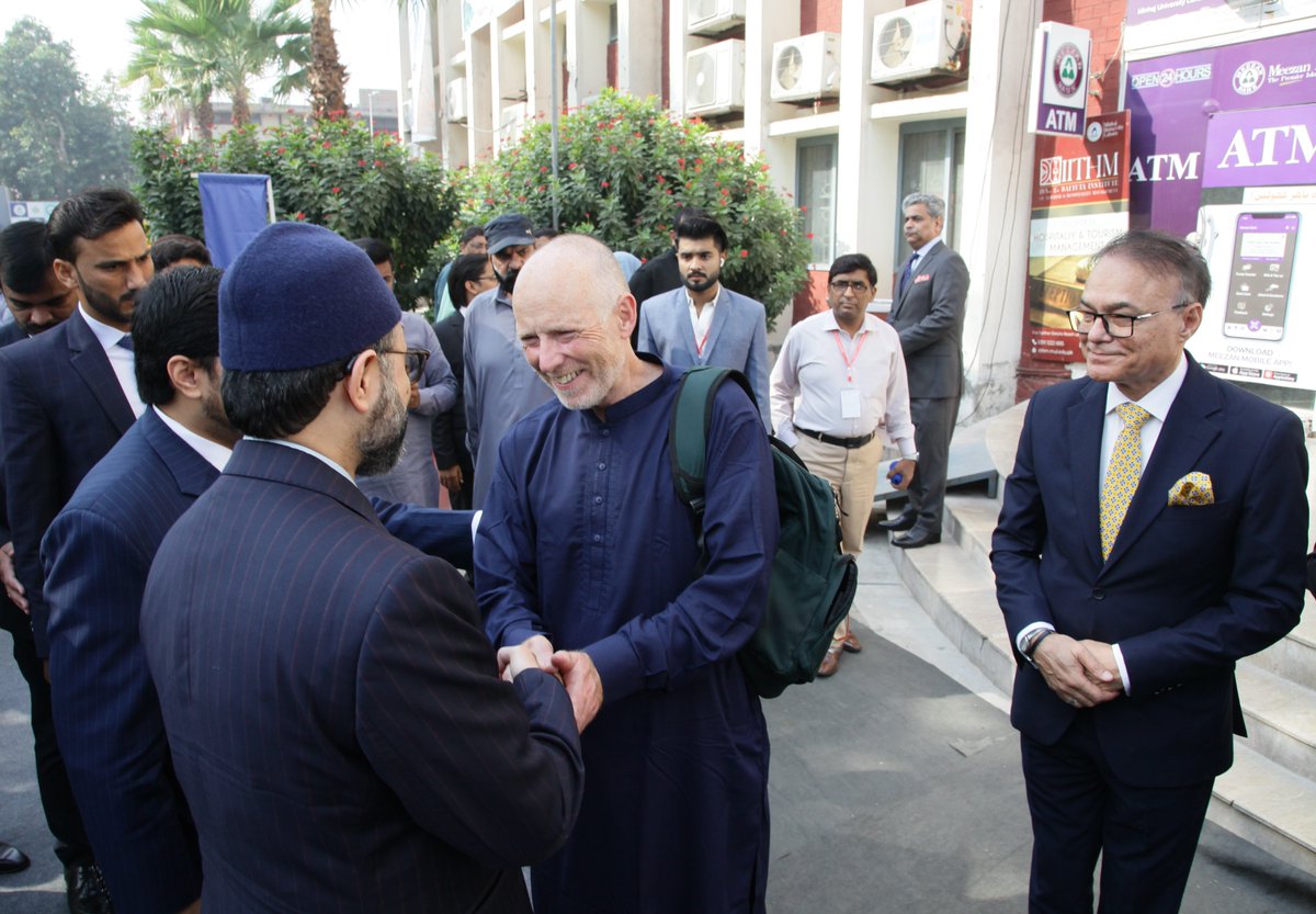DrHassanQadri's tweet photo. Dr. Hassan Mohiuddin Qadri, met with former Maldivian President Dr. Mohamed Waheed Hassan, along with numerous global scholars and prominent figures at the 7th International Conference on World Religions (ICWR 2024), hosted by @OfficialMUL.
#ICWR https://t.co/1vXhvPWeaj
