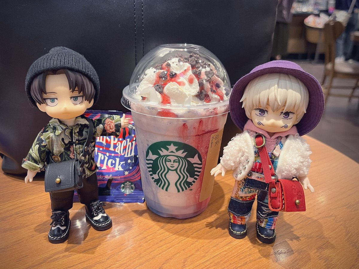 sujico_93719's tweet photo. 夫氏・息子氏とともに期日前🗳に行って、話題のめらめら💙❤️フラぺを飲むなどしてきた☺️相棒たち、せっかくおしゃれしたので帰宅後にお外で📸✨️
※夫氏がガラポン1回でBR🍨の商品券当てた😳❣️

🧢@wai_12inc様
👕👖@BUTtER_dlife様
👜@AnfangShop様
🥾めばる工房様(minne) https://t.co/LQdo1XvX58