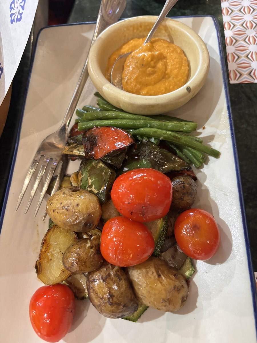 marielque's tweet photo. My yummy lunch!  Its my daughters birthday week 🎉 https://t.co/8ZKjJFMHCM