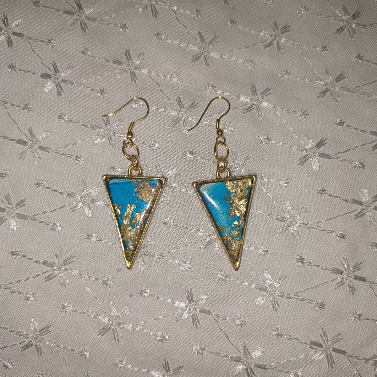 imnamita's tweet image. Alcohol Ink + Gold Foil UV Resin Earrings ♥️ 

#UVResin #EarringDesign #HandmadeJewelry #workshop #namita #artsbynamita