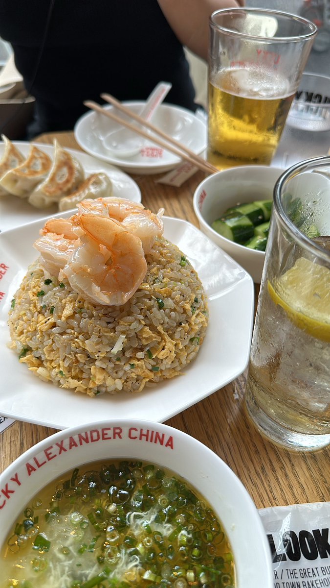 TOMONEM's tweet photo. 車田さんが手掛けた池尻のLUCKY ALEXANDER CHINAという中華料理のお店。細部までクリエイティブが行き届いてて感動。すぐ近くに4年も住んでたのになんでこれまで行かなかったんだと後悔。 https://t.co/3XzWYvx6Js
