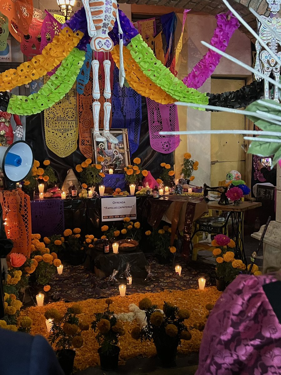 Mariano_Camacho's tweet photo. Les comparto algunas de mis ofrendas favoritas que con gran creatividad, realizaron las y los servidores públicos de #SanMateoAtenco 👏🏼

#EnEquipoContigo #Distrito35 https://t.co/5Jqhkm6p6E