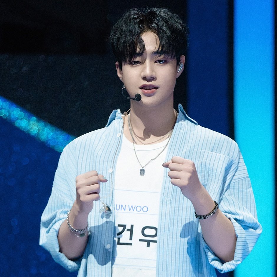 Todo en el grita ★ estrella ★

#STARLIGHTBOYS #스타라이트보이즈
#GUNWOO #건우