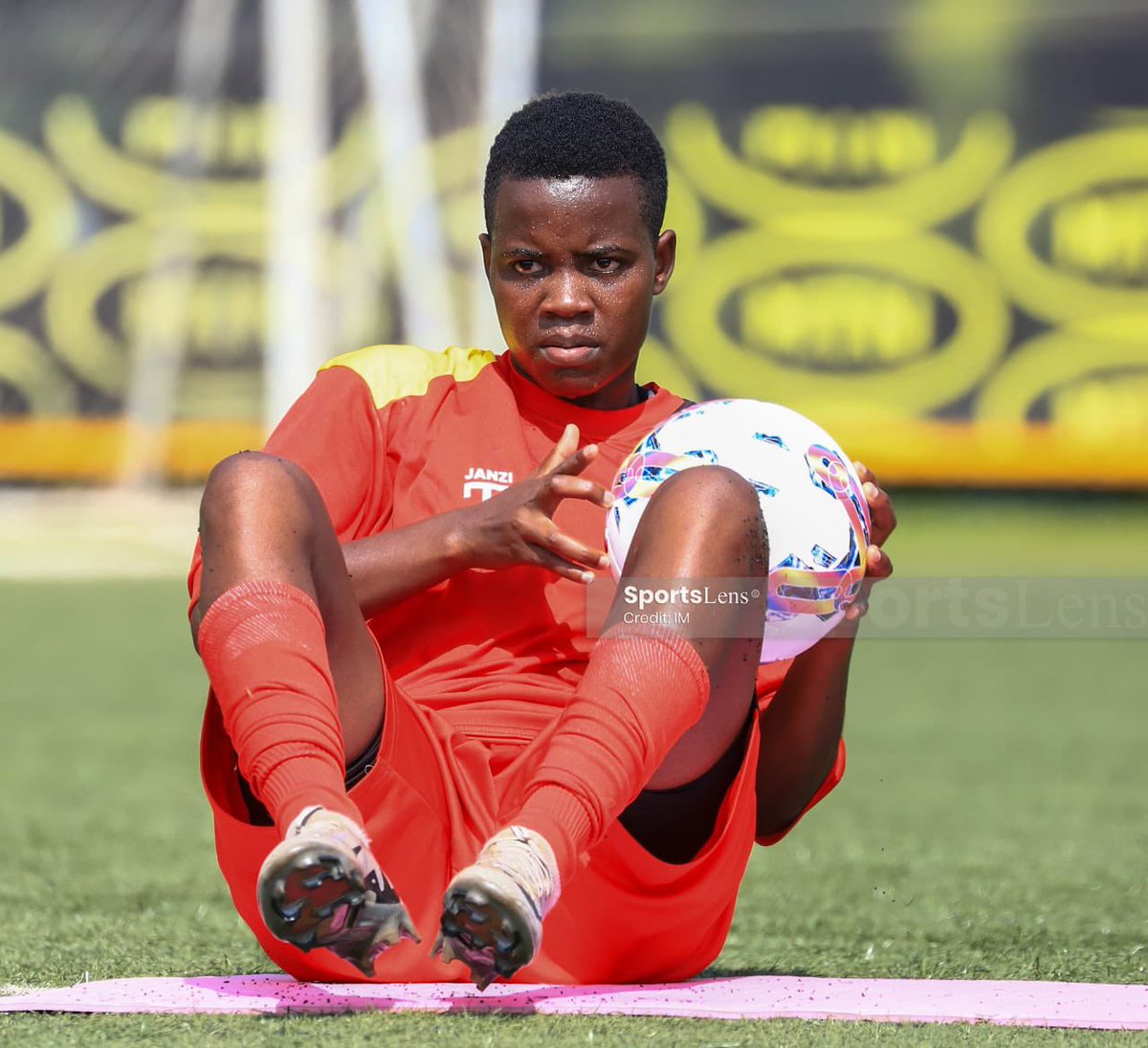 LeirahShamirah's tweet photo. Not only in sports but Kobusinge Jolly emerges as the best student in both Sports and Academics Congz🎉
@JollyKobusinge3
#NUGrad2024
#NUat 30
#I-Owe-You https://t.co/GK8drrXQtT