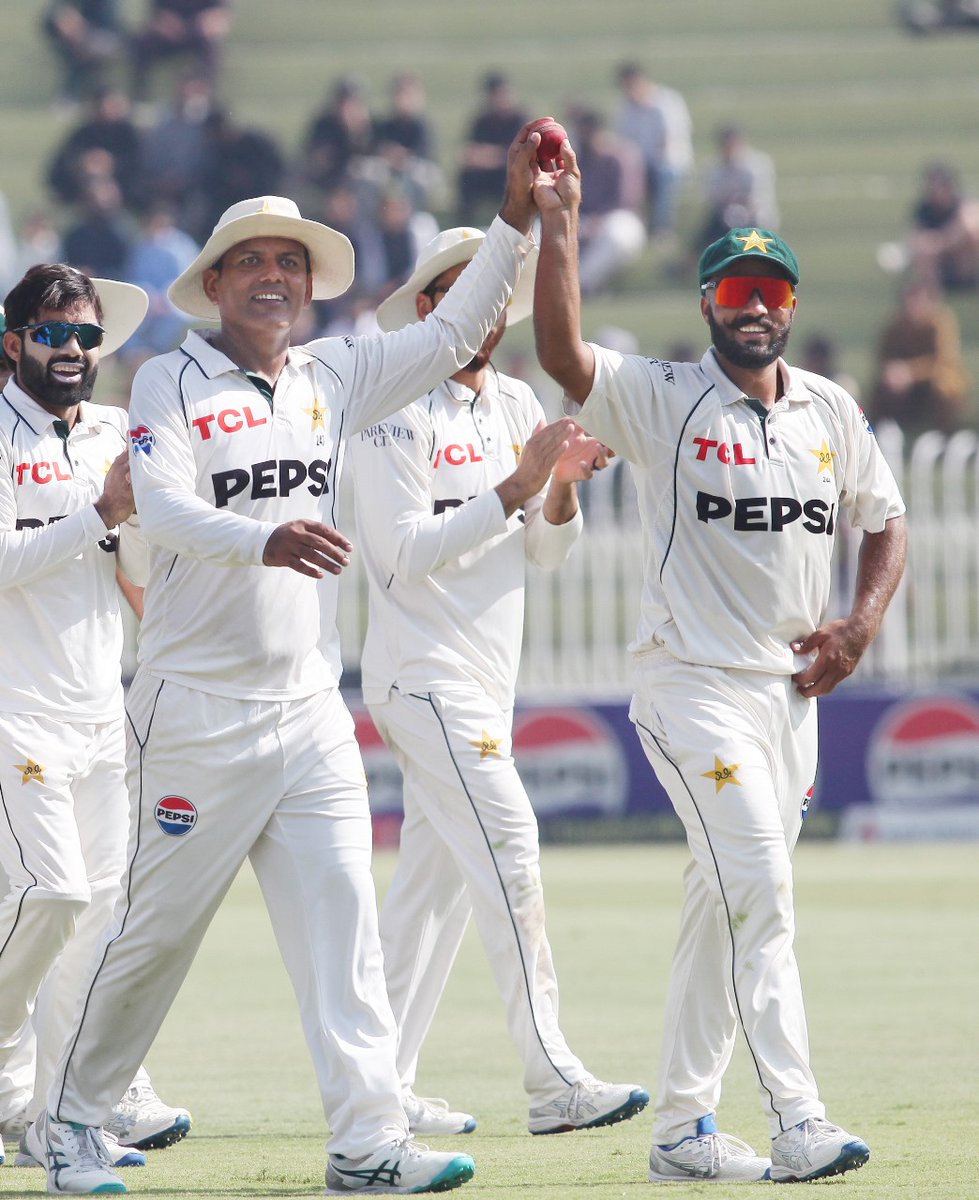#PAKvsENG
Noman Ali 20-277
Sajid Khan 19-401
39 wickets by these two spinners