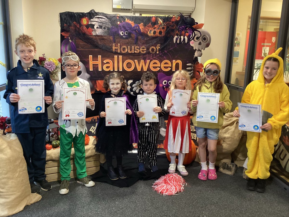 How good do our pupils look in their Halloween costumes? It has been a fantastic week for these pupils who are proudly holding their ‘Super Seven’ certificates for either excellent listening to the teacher or for completing great homework. Very well done, children! 🎃👻🧙