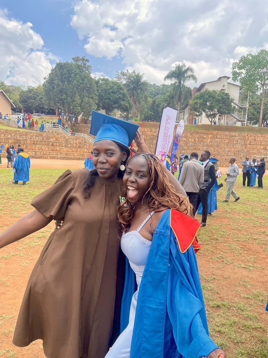 I GRADUATED !💙💙